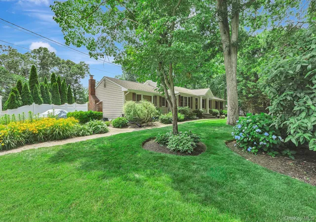 2nd image of 28 King Arthurs Ct, Smithtown, NY 11780 | MLS# 999791