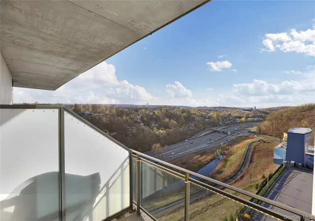 Photo 3 of Sale Pending at 701 Ridge Hl Blvd #11H, Yonkers, NY 10710 | MLS# 999822 | Listing updated on 2026-09-19