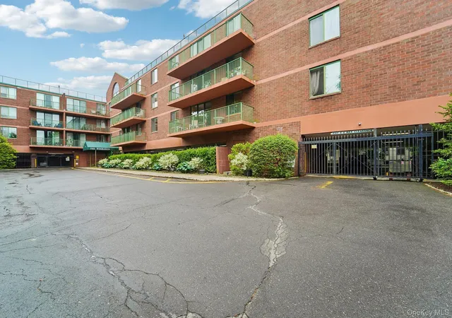 Homes for sale in White Plains, NY | 302 Church St #1C, White Plains, NY 10603 | MLS# 999824