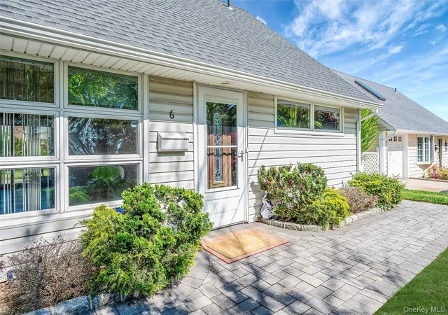 Homes for sale in Oyster Bay, NY | 6 Arizona Ave, Oyster Bay, NY 11791 | MLS# 999850