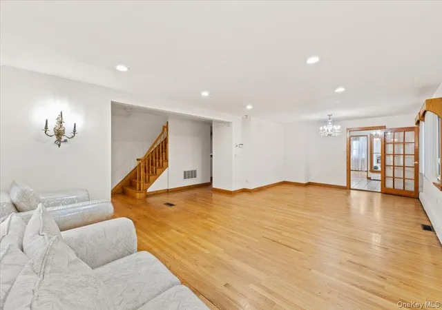 5th image of 3 Franklin Rd, North Hempstead, NY 11024 | MLS# 999877