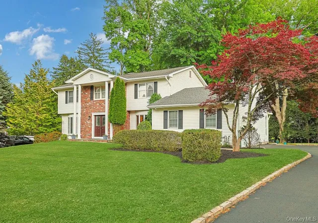 3rd image of 27 Rochelle Dr, New City, NY 10956 | MLS# 999894