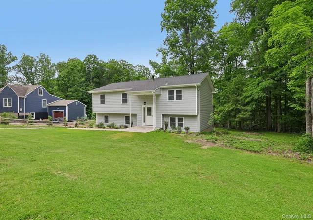 2nd image of 2853 Hedwig Dr, Yorktown Heights, NY 10598 | MLS# 999902