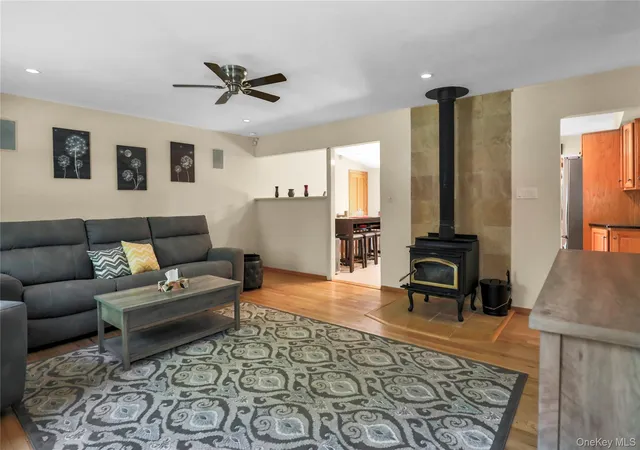 5th image of 11 Oakwood Dr, Wading River, NY 11792 | MLS# 999914