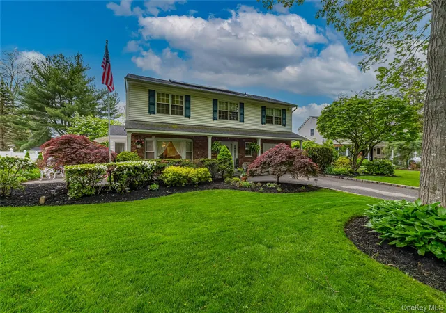3rd image of 32 Dressler Rd, Greenlawn, NY 11740 | MLS# 999945
