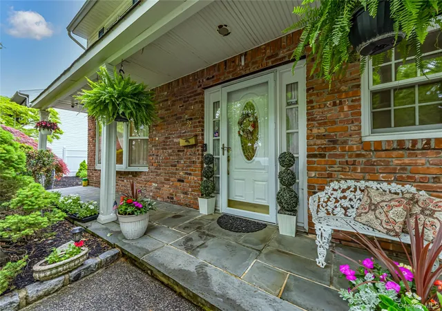4th image of 32 Dressler Rd, Greenlawn, NY 11740 | MLS# 999945