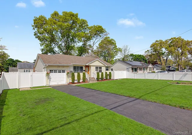 2nd image of 710 Broadway, Brentwood, NY 11717 | MLS# 999951