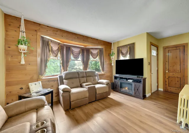 3rd image of 189d Edgewater Park, New York, NY 10465
