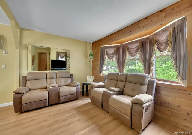 4th image of 189d Edgewater Park, New York, NY 10465