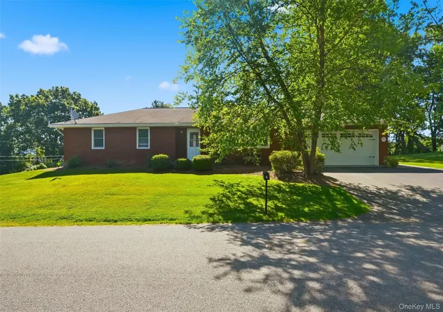 Homes for sale in New Windsor, NY | 5 Oak Ridge Dr, New Windsor, NY 12553 | MLS# 999959