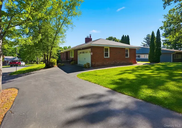 Homes for sale in New Windsor, NY | 5 Oak Ridge Dr, New Windsor, NY 12553 | MLS# 999959