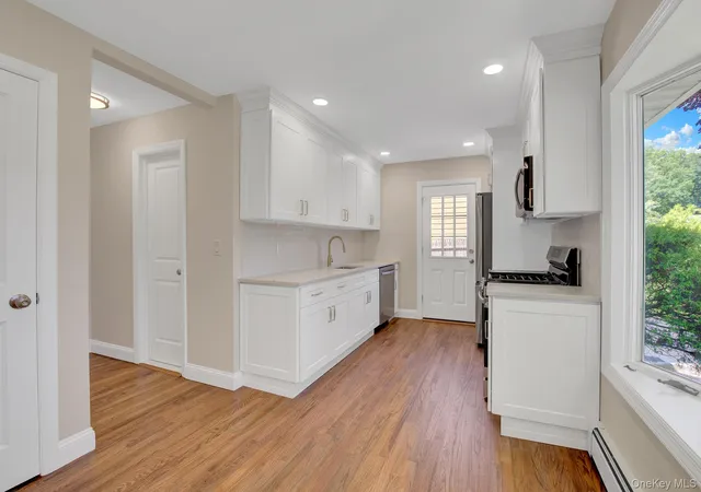 Photo 4 of Single family home for sale at 11 Parkwood Rd, North Hempstead, NY 11590 | MLS# 999978 | Listing updated on 2026-10-06