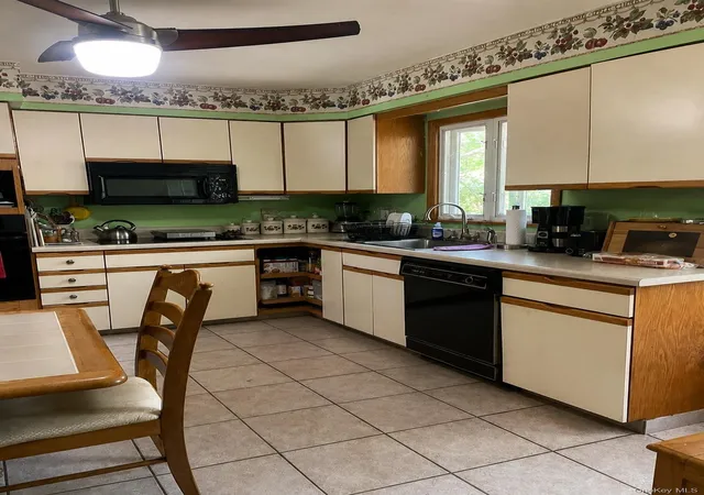 Photo 3 of Sale Pending at 43 Morris Ave, Patchogue, NY 11772 | MLS# 999985 | Listing updated on 2026-07-14