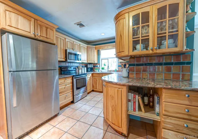 4th image of 313 Waterside Rd, Northport, NY 11768 | MLS# 999987