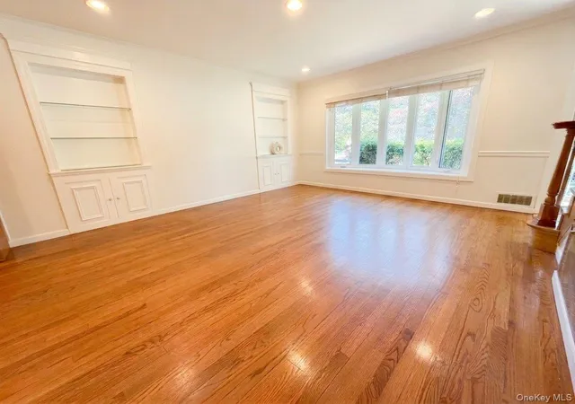 2nd image of 31 Stoothoff Dr, New Hyde Park, NY 11040 | MLS# 000008