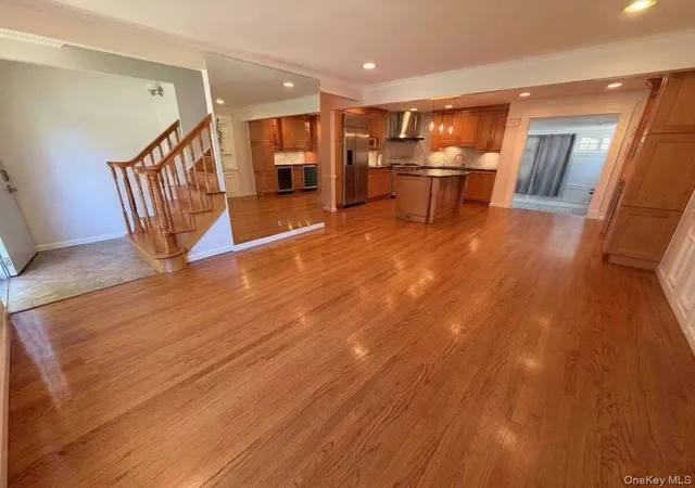 4th image of 31 Stoothoff Dr, New Hyde Park, NY 11040 | MLS# 000008