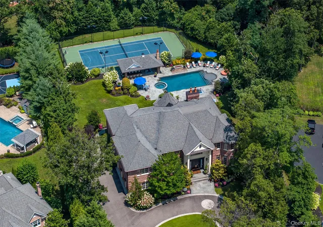 3rd image of 5 Kodiak Dr, Woodbury, NY 11797 | MLS# 000011
