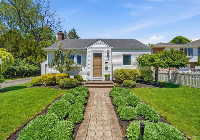 2nd image of 15 Russel Ave, Hempstead, NY 11714 | MLS# 000016