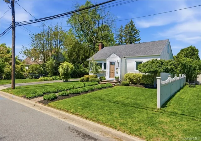 4th image of 15 Russel Ave, Hempstead, NY 11714 | MLS# 000016