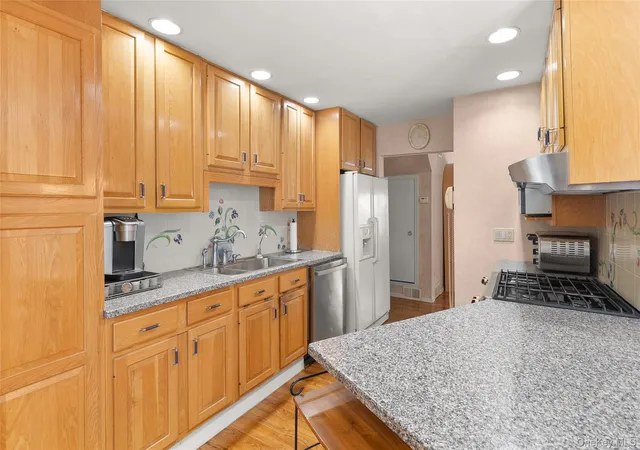 2nd image of 46 39th St, Islip, NY 11751 | MLS# 000039