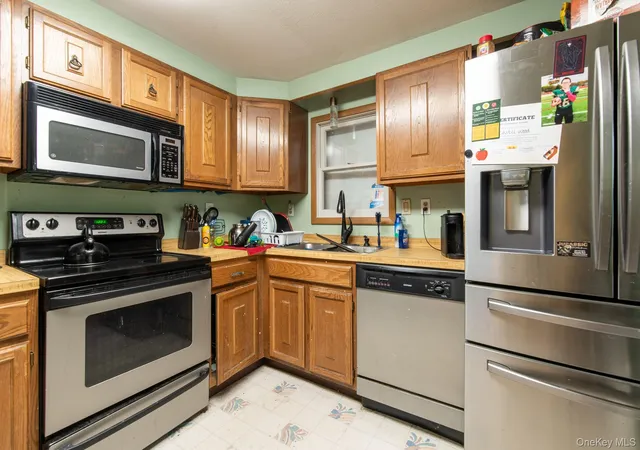 5th image of 10 Mahar Dr, Poughkeepsie, NY 12601 | MLS# 000057