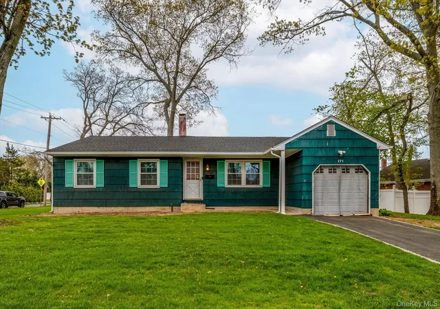 1st image of 171 W 16th St, Babylon, NY 11729 | MLS# 000062