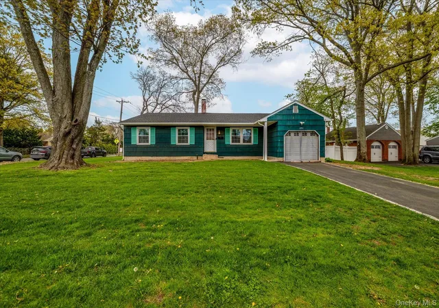 3rd image of 171 W 16Th St, Babylon, NY 11729 | MLS# 000062