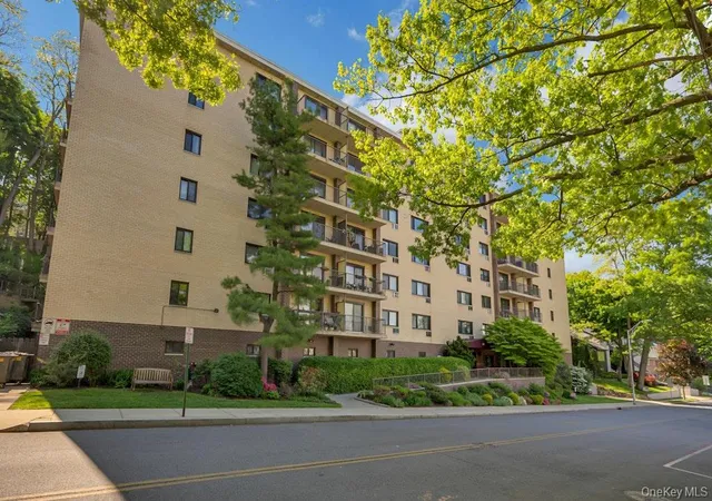 Homes for sale in Eastchester, NY | 108 Sagamore Rd #5E, Eastchester, NY 10708 | MLS# 000069