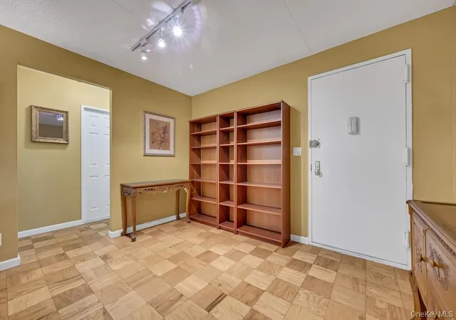 4th image of 108 Sagamore Rd, Eastchester, NY 10709