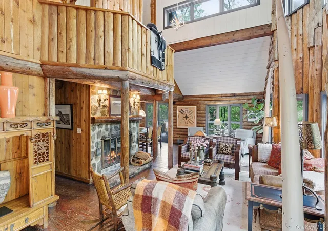 Photo 4 of Single family home for sale at 129 Bull Path, East Hampton, NY 11937 | MLS# 000080 | Listing updated on 2026-10-06