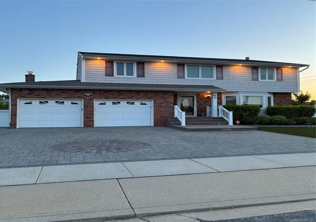 14th image of 60 S Crescent Dr, Farmingdale, NY 11735 | MLS# 000111