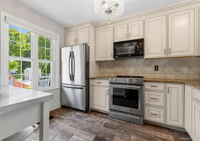 3rd image of 204 Twin Brook Ct, Southeast, NY 10512 | MLS# 000136