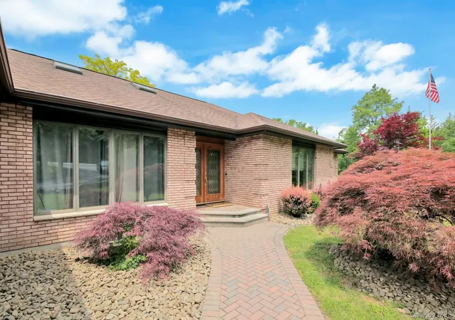 Photo 3 of Single family home for sale at 220 Oxford Rd, Chester, NY 10918 | MLS# 000137 | Listing updated on 2026-07-10