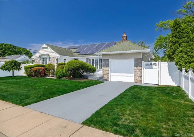 Photo 3 of Single family home for sale at 708 Lorentz St, Elmont, NY 11003 | MLS# 1000197 | Listing updated on 2026-08-29