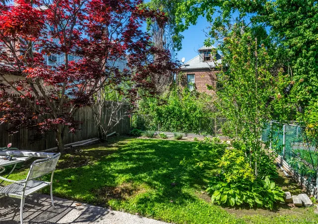 4th image of 1515 Bantam Pl, Bronx, NY 10469 | MLS# 1000198