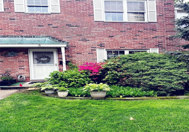 1st image of 930 Merrick Rd #5, Hempstead, NY 11510 | MLS# 1000223