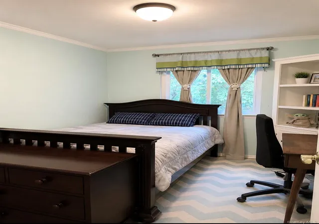 3rd image of 930 Merrick Rd, Hempstead, NY 11510