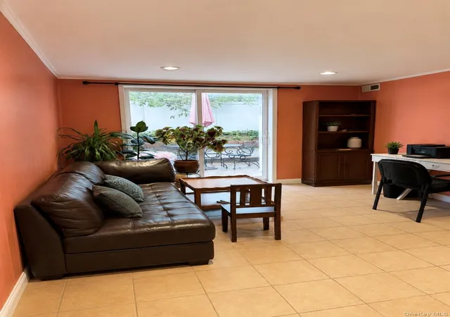 5th image of 930 Merrick Rd, Hempstead, NY 11510