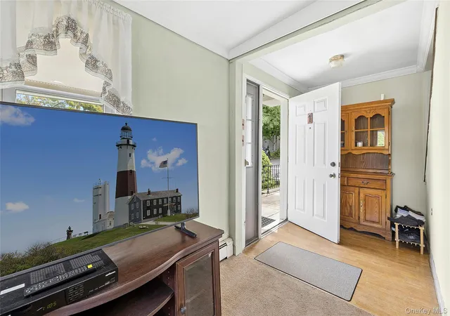 3rd image of 1 Beverly Rd, Glen Cove, NY 11542 | MLS# 1000229