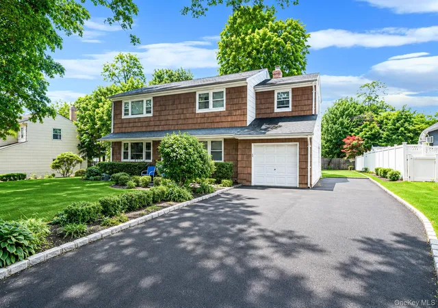 2nd image of 31 Crooked Hill Rd, Huntington, NY 11743 | MLS# 1000232