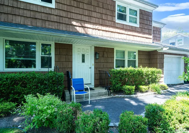 4th image of 31 Crooked Hill Rd, Huntington, NY 11743 | MLS# 1000232