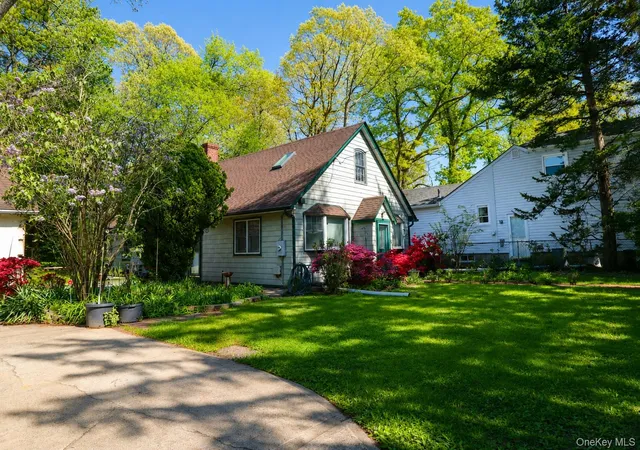 2nd image of 2027 Oakland Ave, Hempstead, NY 11793 | MLS# 1000241