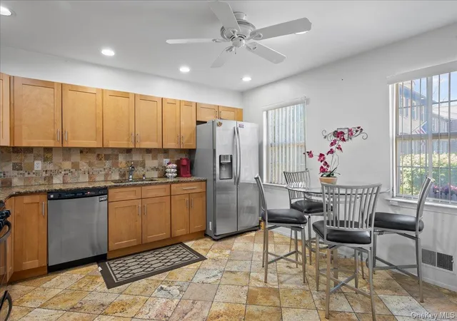 Listing Photo 4 - Condo for sale in building located at 459 Hopi Ct, Suffern, NY 10901