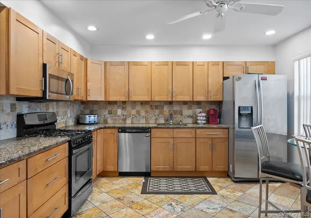 Listing Photo 5 - Condo for sale in building located at 459 Hopi Ct, Suffern, NY 10901