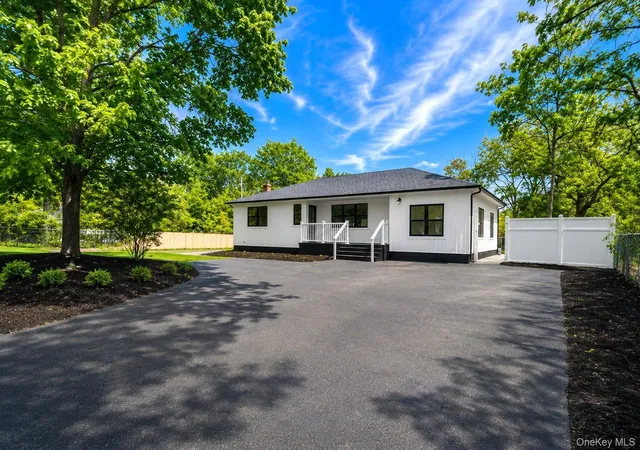 4th image of 329 Railroad Ave, Center Moriches, NY 11934 | MLS# 1000281