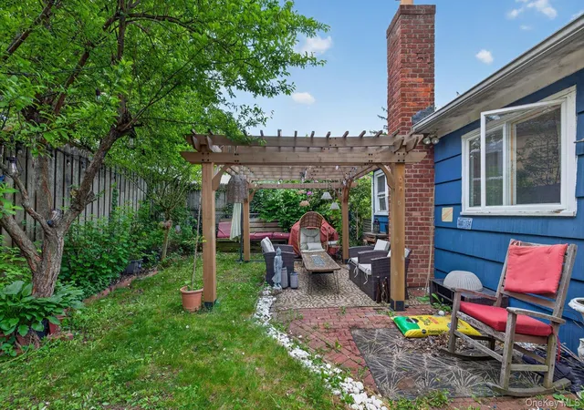 Photo 3 of Sale Pending at 24814 Depew Ave, Little Neck, NY 11363 | MLS# 1000301 | Listing updated on 2026-06-03