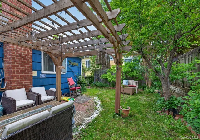 Photo 4 of Sale Pending at 24814 Depew Ave, Little Neck, NY 11363 | MLS# 1000301 | Listing updated on 2026-06-03