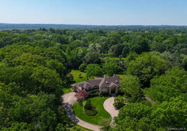 Photo 3 of Sale Pending at 1 Springwood Path, Oyster Bay, NY 11791 | MLS# 1000303 | Listing updated on 2026-09-28