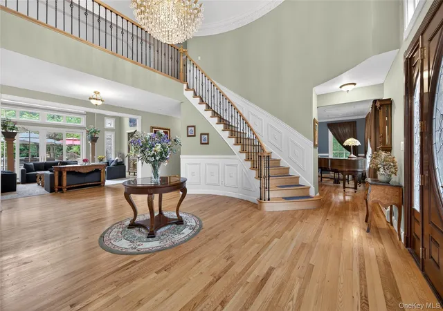 Photo 4 of Sale Pending at 1 Springwood Path, Oyster Bay, NY 11791 | MLS# 1000303 | Listing updated on 2026-09-28