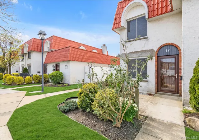 2nd image of 17 Alhambra Dr #17, Oceanside, NY 11572 | MLS# 1000311